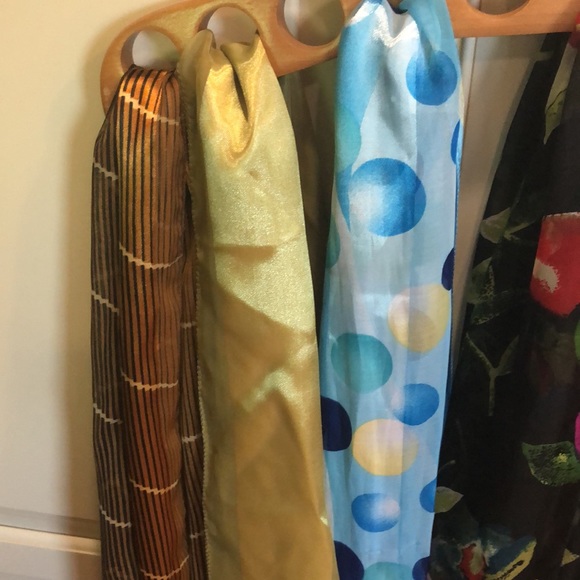 6 Scarves - Picture 2 of 3